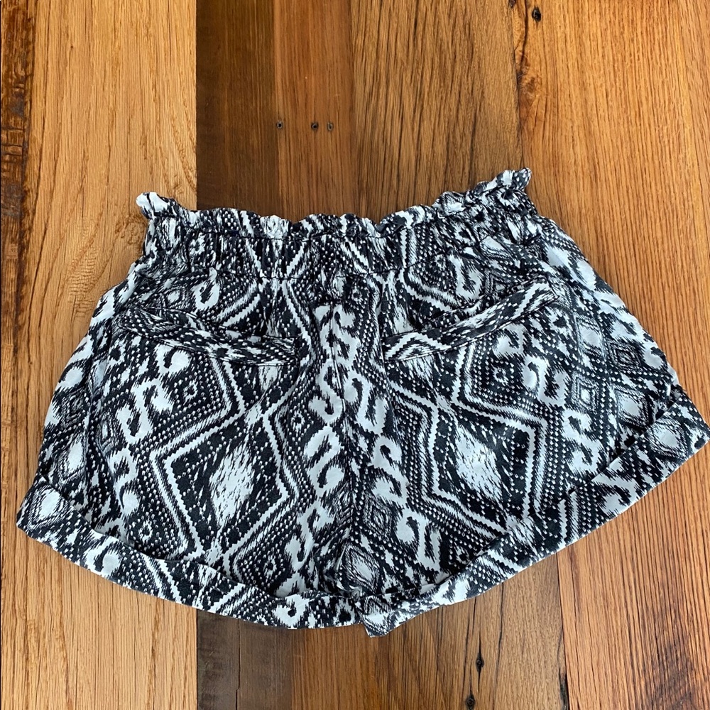 Black and White Print Shorts - Picture 4 of 5